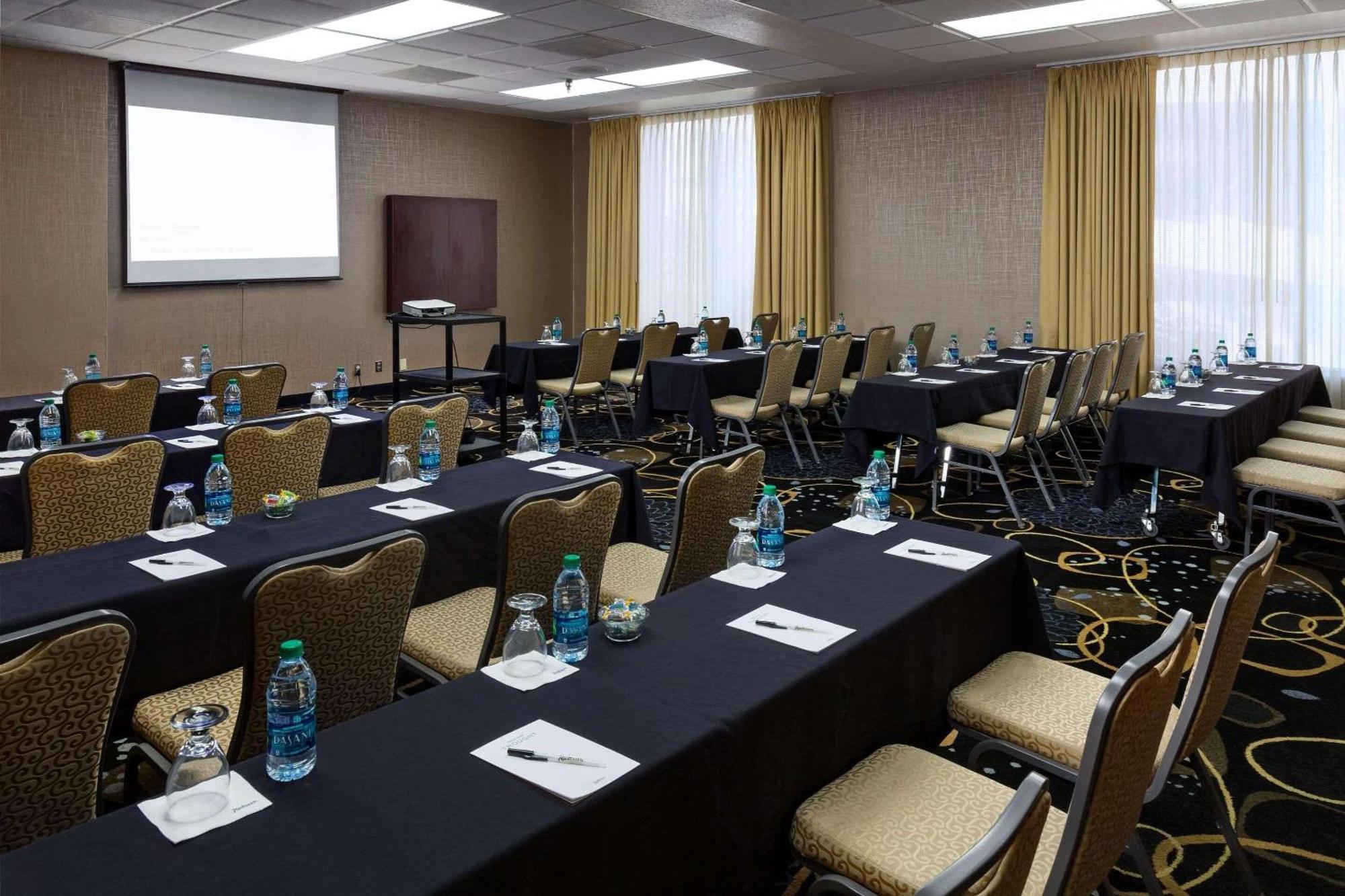 Radisson Hotel Bismarck Esterno foto